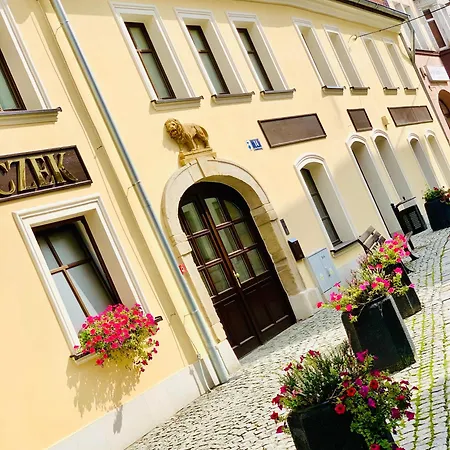 W Centrum Klodzka Z Darmowym Miejscem Parkingowym